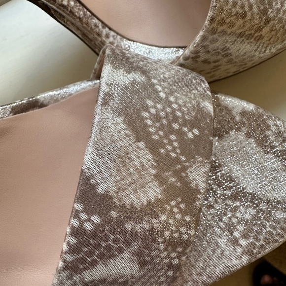 27 Edit by Naturalizer Sandal size 38 (8) in white/tan snakeskin pattern - Picture 6 of 9